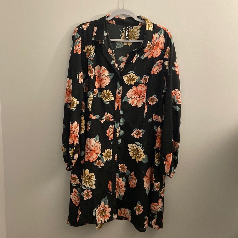 Floral button-down dress✨